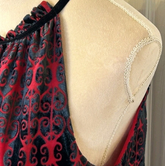 NWT Max STUDIO Red and Black Jacqueart VelvetHalter Top MED - Picture 10 of 13